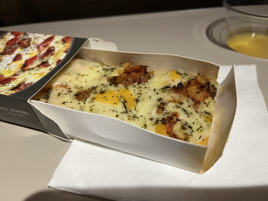 アシアナ航空機内食 ピザ