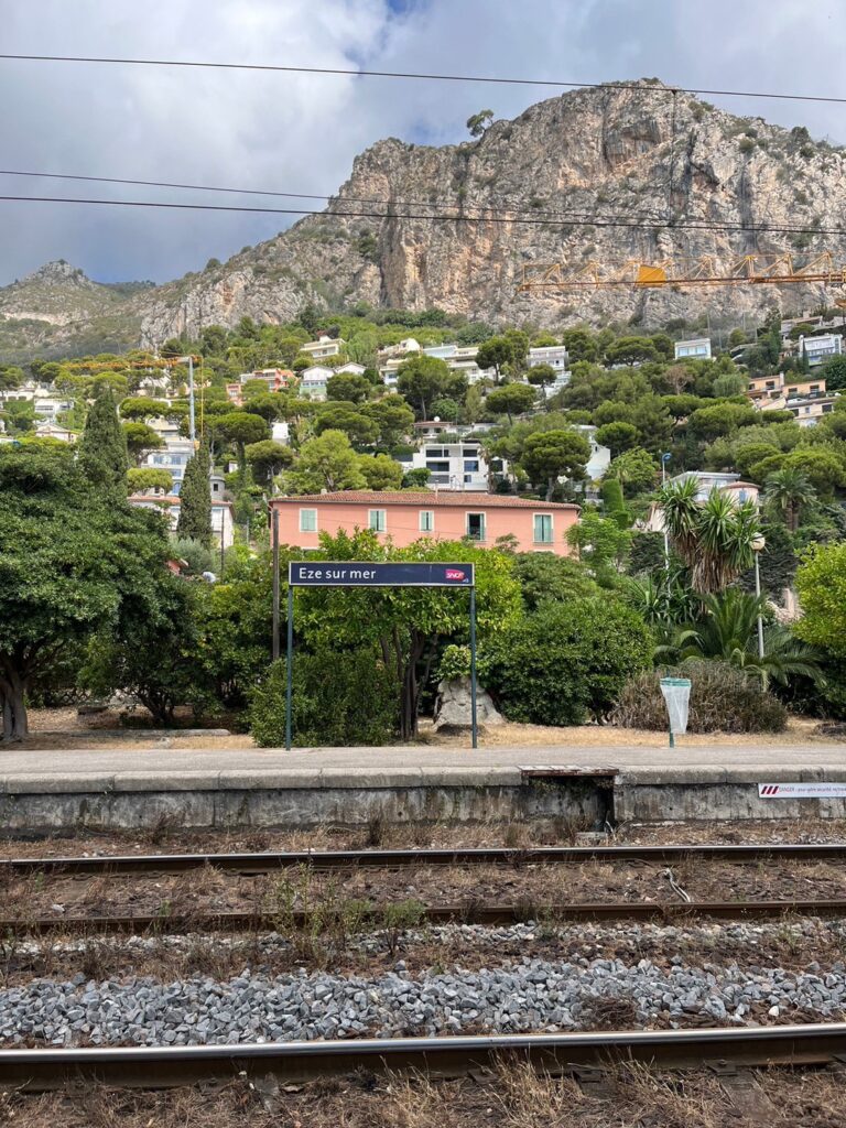 Eze Sur Mer駅