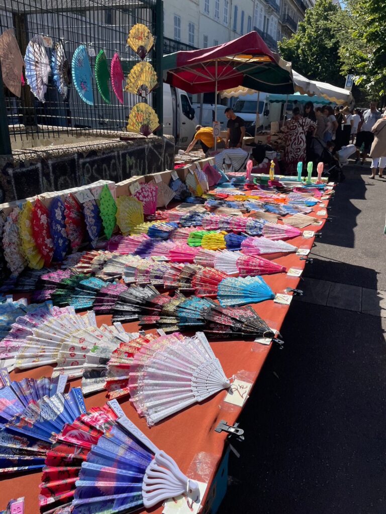 マルセイユ市場の扇子
