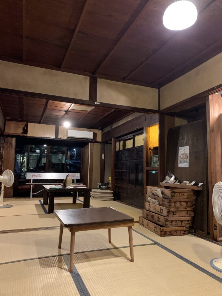 源湯 畳の休憩所